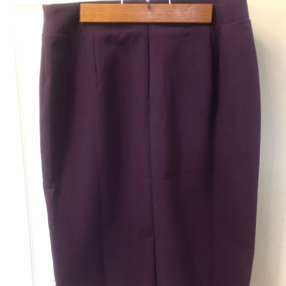 knee length pencil skirt - never worn - Picture 2 of 4